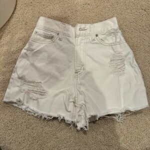 Urban outfitters BDG white jean shorts. Size 25.